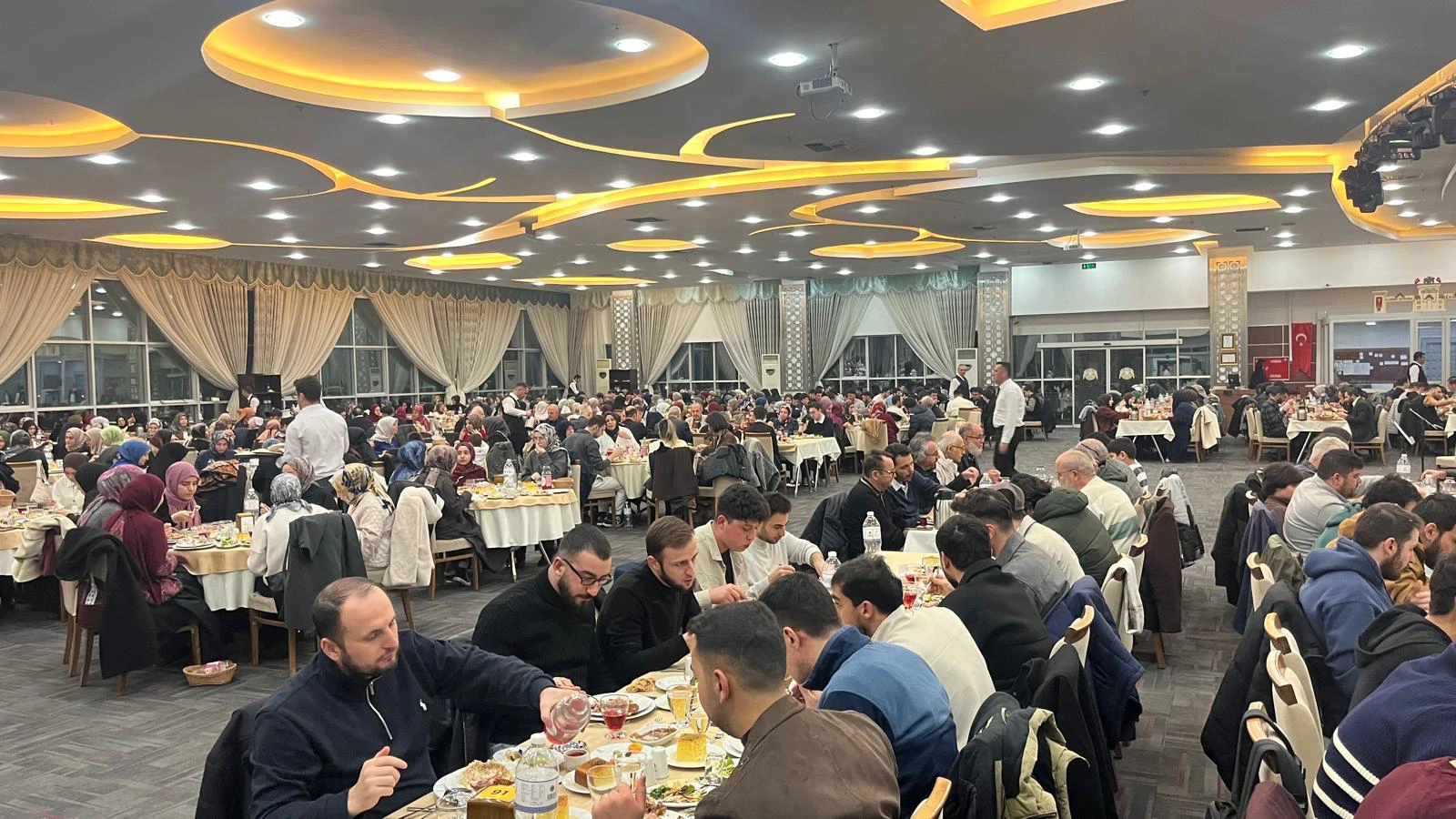 İlahiyat Fakültesi öğrencileri 6. Geleneksel İftar Programı’nda buluştu